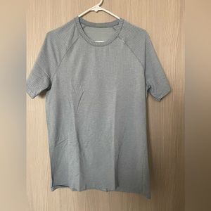 Excellent Lululemon Short Sleeve Shirt. Size M, baby blue.